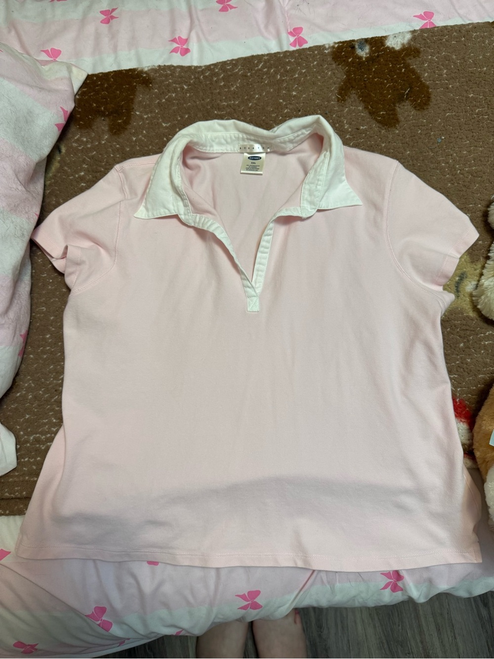 Vintage pink with white collar stretchy short sleeve tee- runs small -